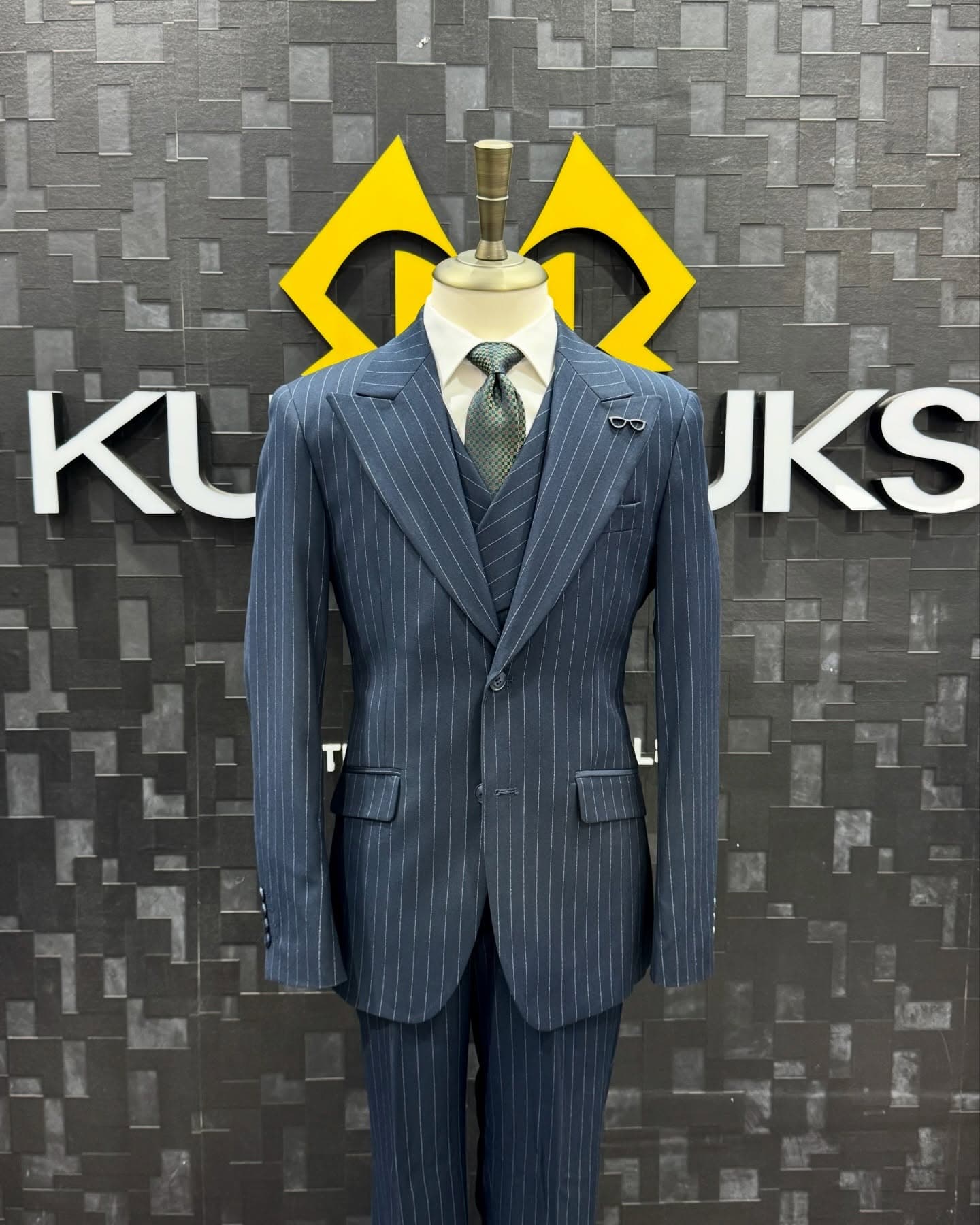Crisp 3Pieces Suits