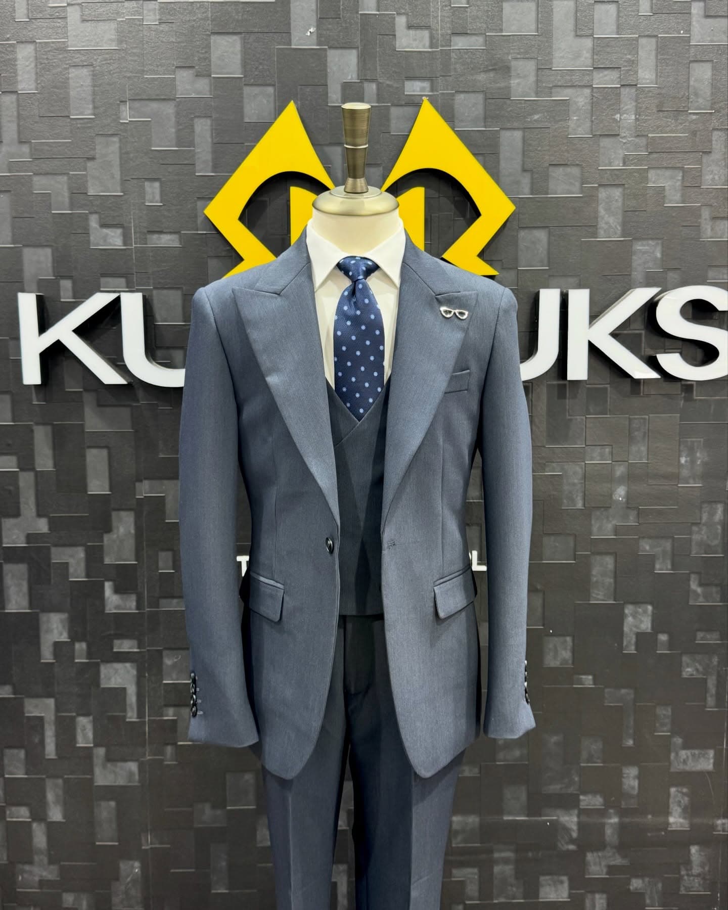 Crisp 3Pieces Suits